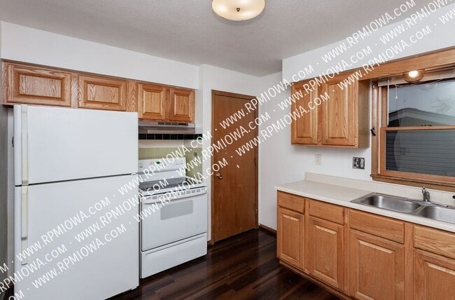 Building Photo - 217 Loomis Ave