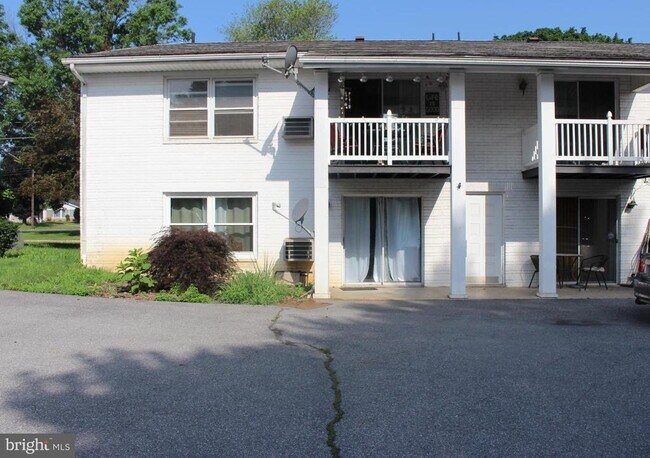 Building Photo - 45 Eisenhower Dr