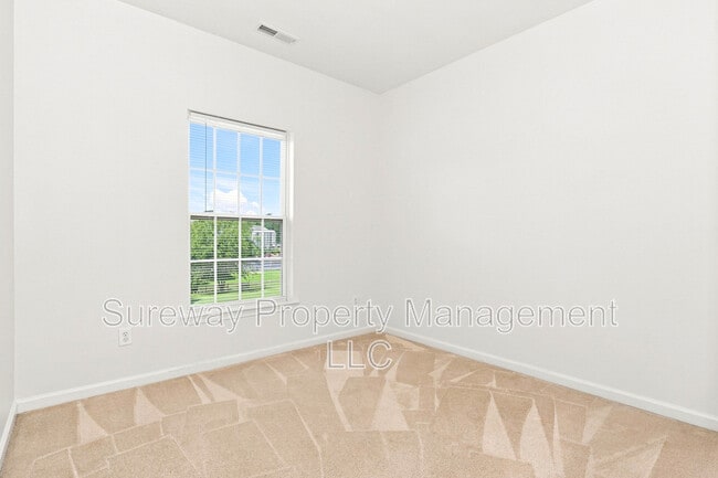 Building Photo - 7 Swan Ct