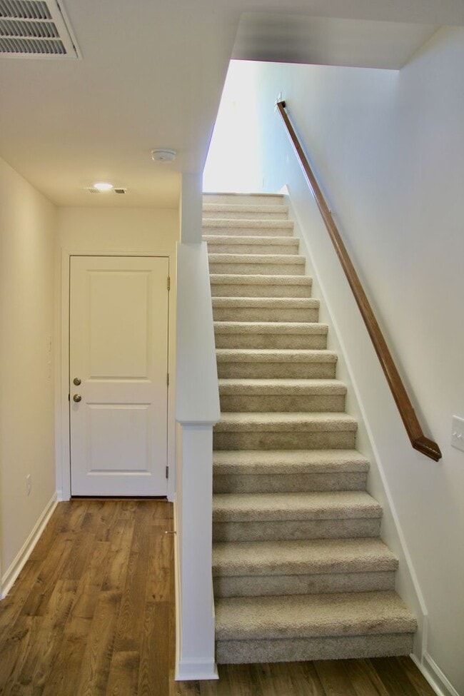 Building Photo - 466 Blair Rd