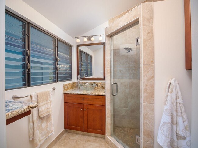 Building Photo - Beautiful Furnished, 2 Bed, 3 Bath, Gated ...
