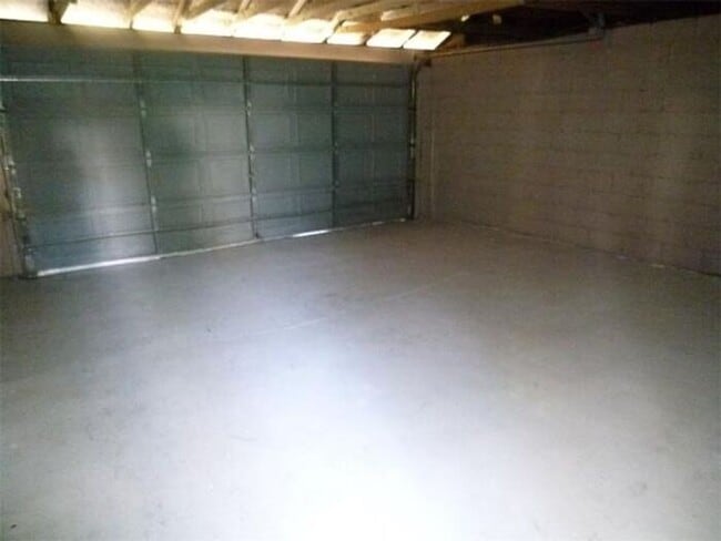 Building Photo - 2 Bedroom Home Near Union Hospital - Pets Welcome!