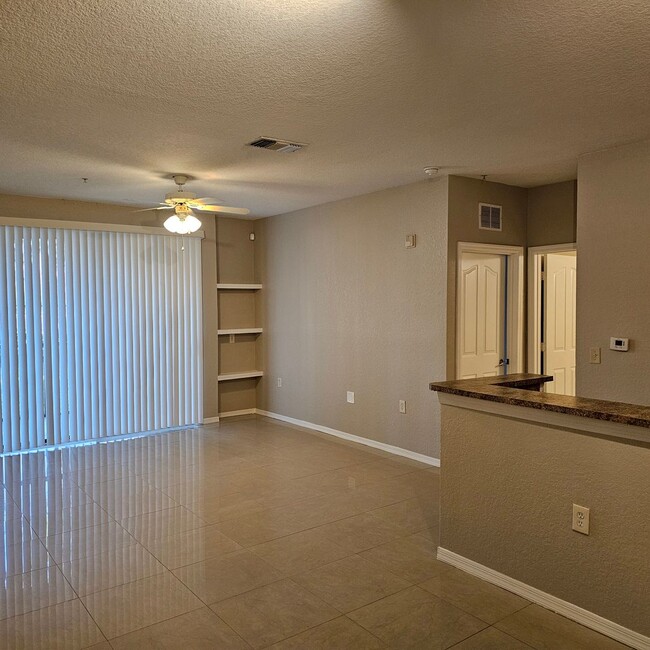 Building Photo - Spacious First-Floor Condo