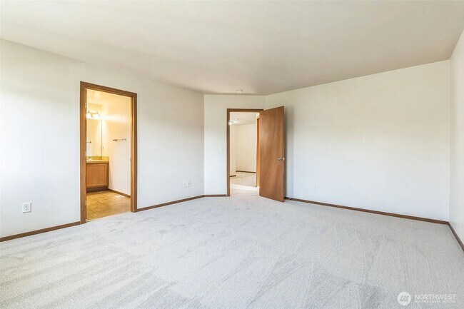 Building Photo - 1418 51st St NE