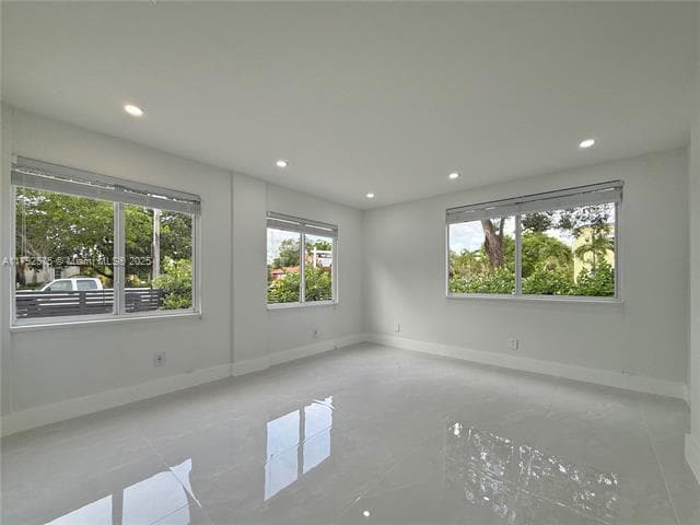 Building Photo - 927 SW 18th Ave