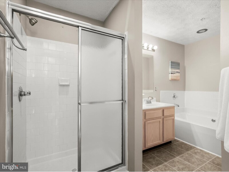 Building Photo - 10 Ironstone Ct