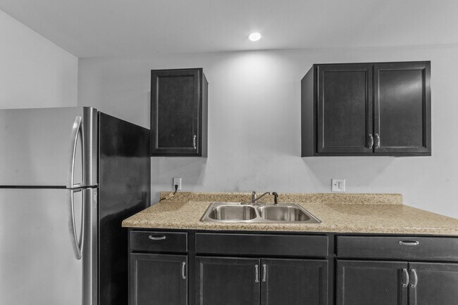 Building Photo - 410 Thad Little Rd