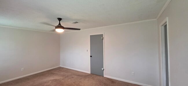 Building Photo - 4011 Pinnacle Way