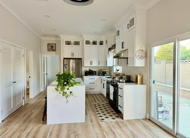 Building Photo - Beautiful Fully Furnished Home in Garden G...