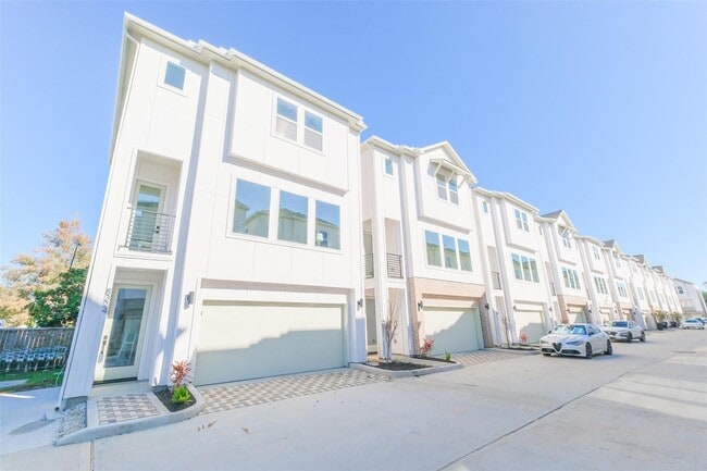 Building Photo - 8323 Brecha Ln