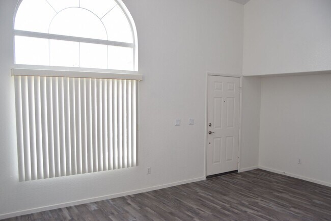 Building Photo - 8765 Country Pines Ave