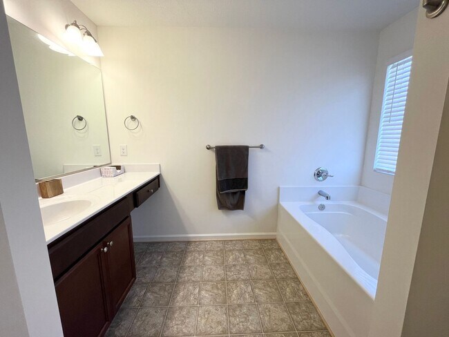 Building Photo - 3428 Crow Pt Wy