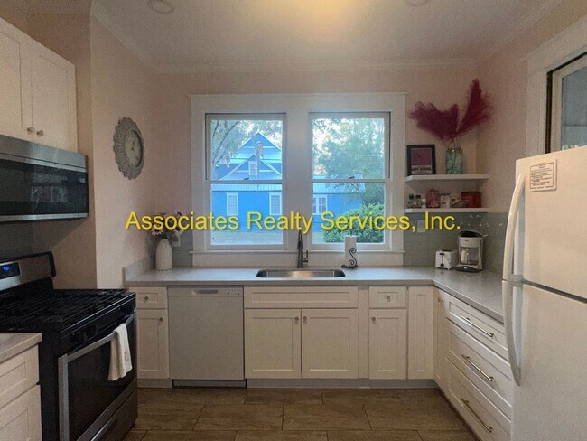 Building Photo - Totally Remodeled Vintage Home - FULLY FURNISHED!!!