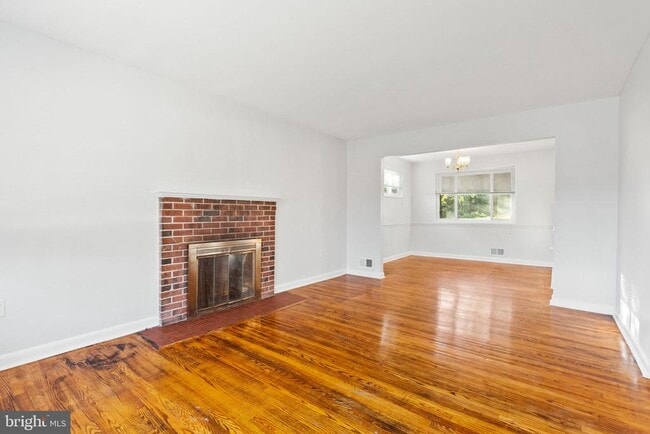 Building Photo - 3001 Fairhill Ct