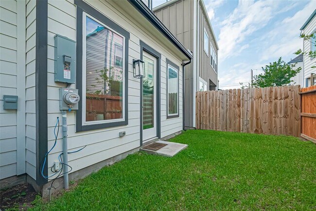 Building Photo - 8462 Berry Grn Ln