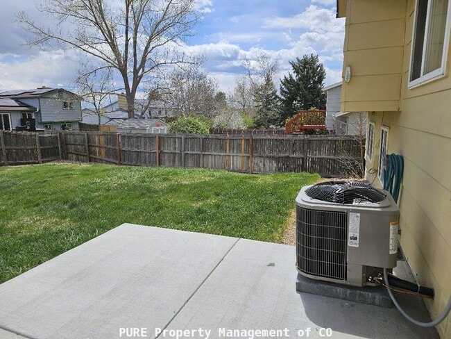 Building Photo - Tri-level home with central air and 1-car garage