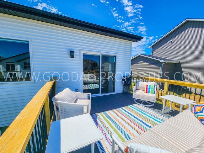 Building Photo - 4 bedroom 3 bathroom Ranch Style home with over 2500 sq feet of living space and a Finished Basement