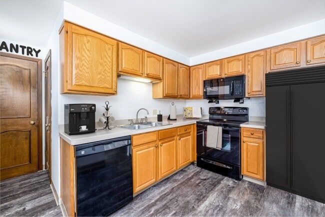 Building Photo - Green Lake Apartments and Townhomes