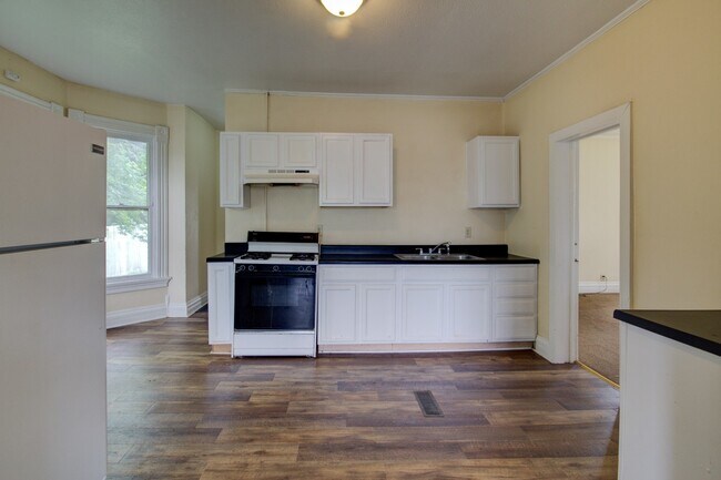 Building Photo - 2530 7th Ave