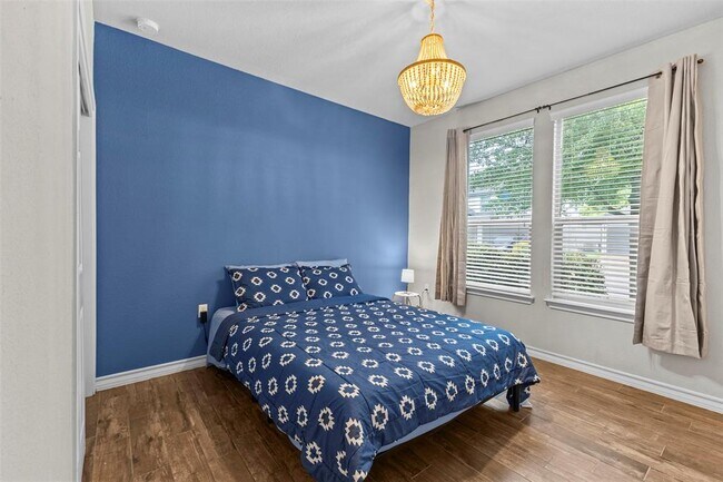 Building Photo - 11804 Saddle Rock Dr