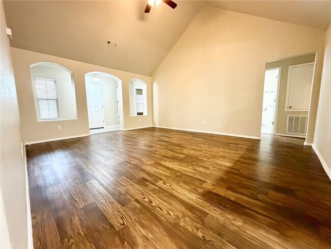 Building Photo - 610 Saddlehorn Dr