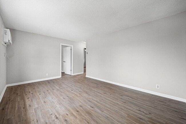 Building Photo - 111 Tandy Dr