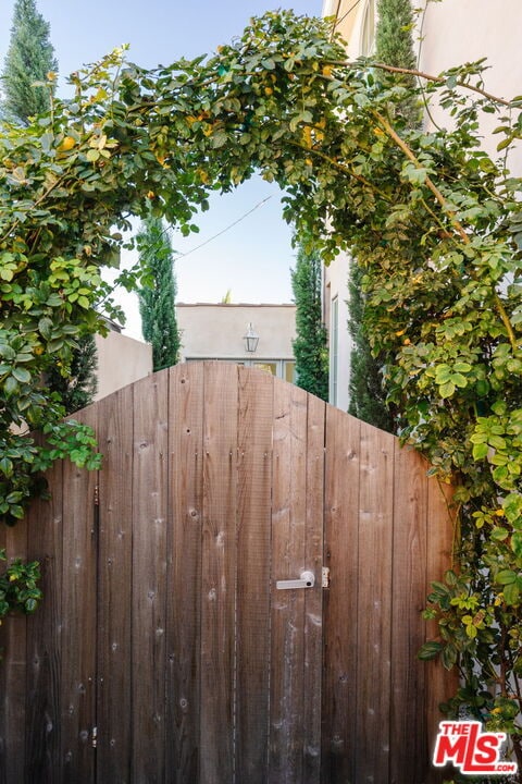 Building Photo - 2640 Clyde Ave