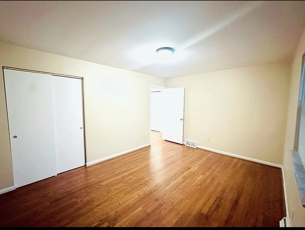 Building Photo - 2375 Van Leunen Dr