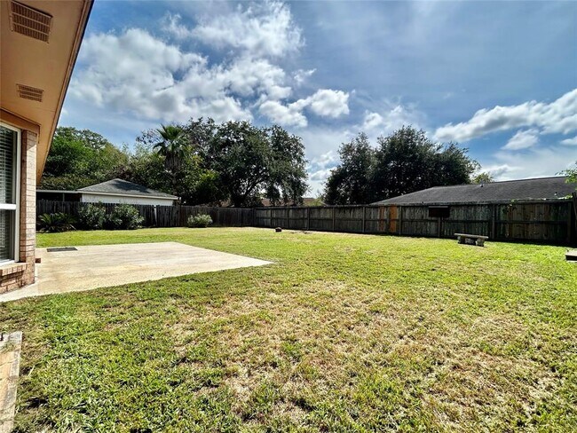 Building Photo - 1808 Sleepy Creek Way