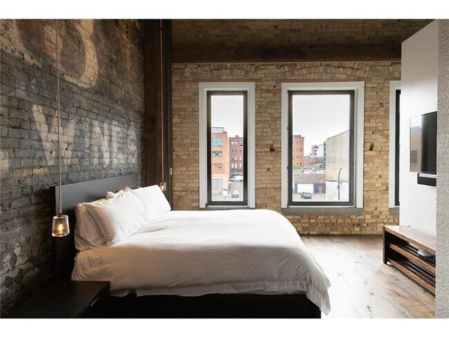 Building Photo - 211 N Washington Ave