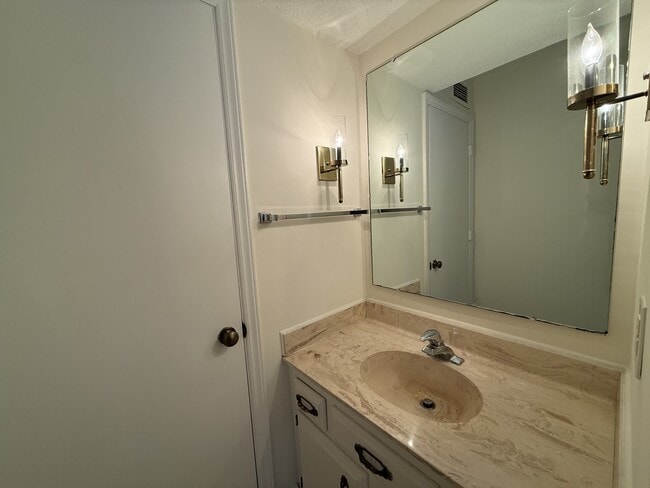 Building Photo - 155 Beaufort Ct