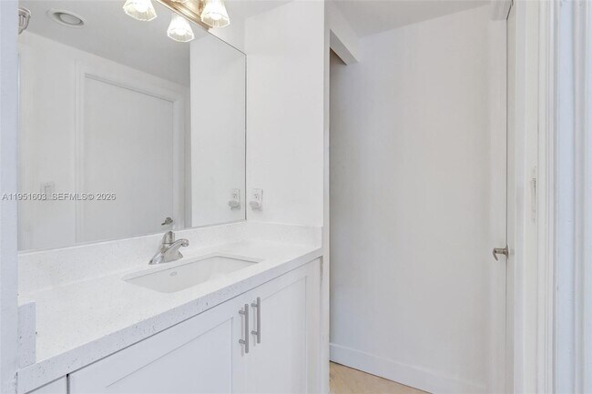 Building Photo - 7501 E Treasure Dr