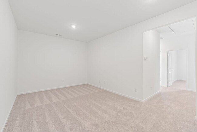 Building Photo - 302 Silver Fleet Dr