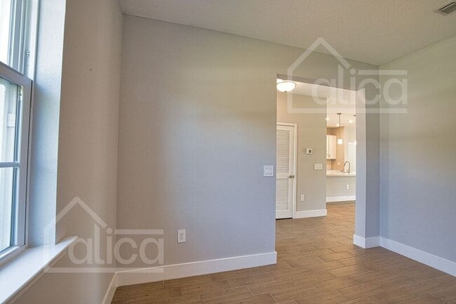 Building Photo - 1610 Rada Ln
