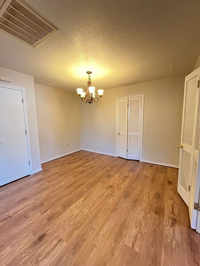 Building Photo - 3609/11 N Drexel