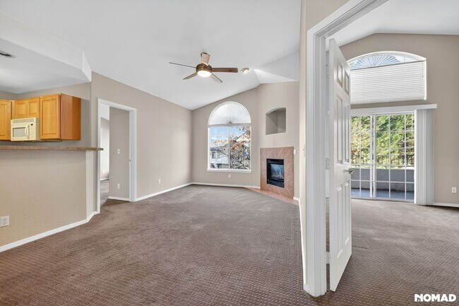 Building Photo - Well-maintained  2BR Condo in Englewood