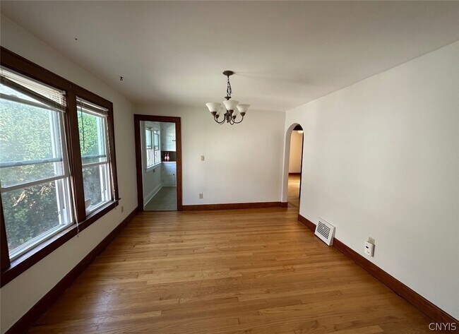 Building Photo - 207 Draper Ave