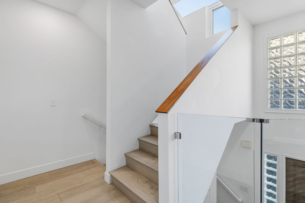 Building Photo - 501 Herondo St