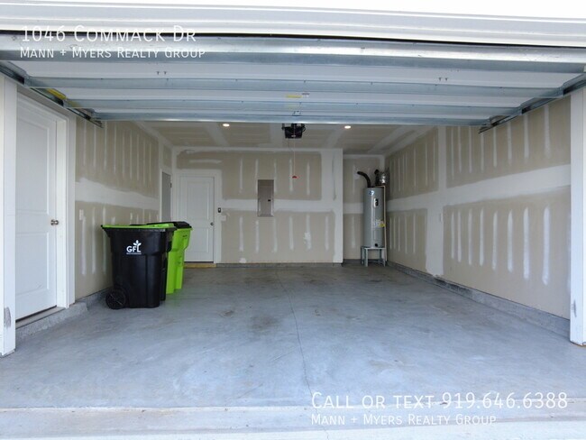 Building Photo - 1046 Commack Dr