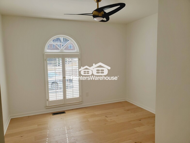 Building Photo - 4325 Sprucebough Dr