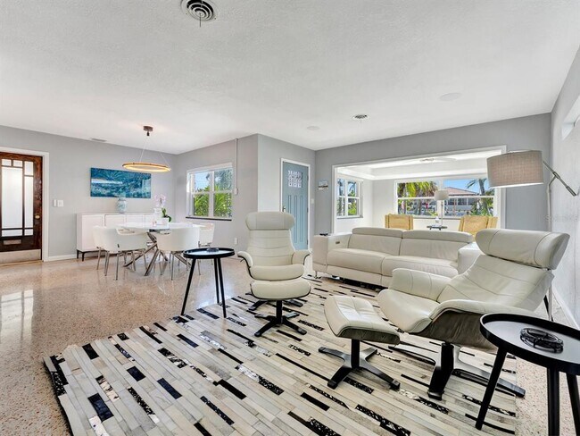 Building Photo - 3204 S Maritana Dr