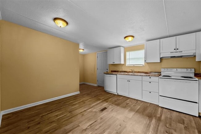 Building Photo - 2789 Avondale St