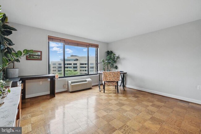 Building Photo - 2501 Calvert St NW