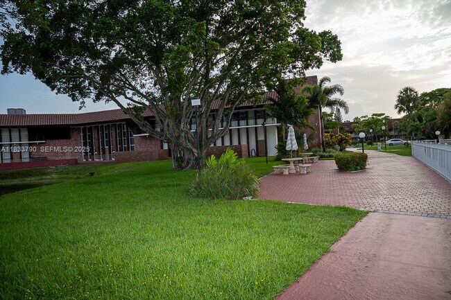 Building Photo - 2861 NW 47th Terrace