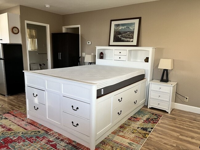 Building Photo - AVAILBLE NOW: SUPER SWEET SHORT TERM FURNISHED STUDIO on 20 Acre Tumalo Ranch