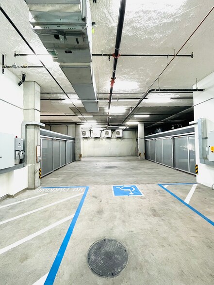 Building Photo - 230 7th St