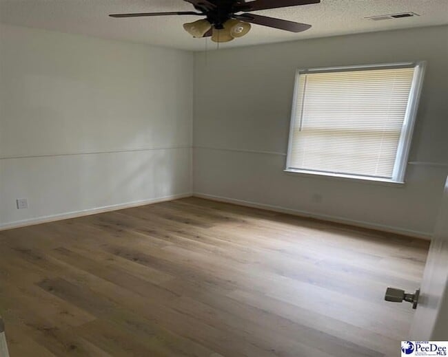 Building Photo - 1724 W Pine Lake Dr