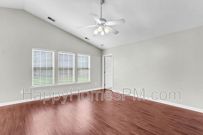 Building Photo - 101 Sparkleberry Ln