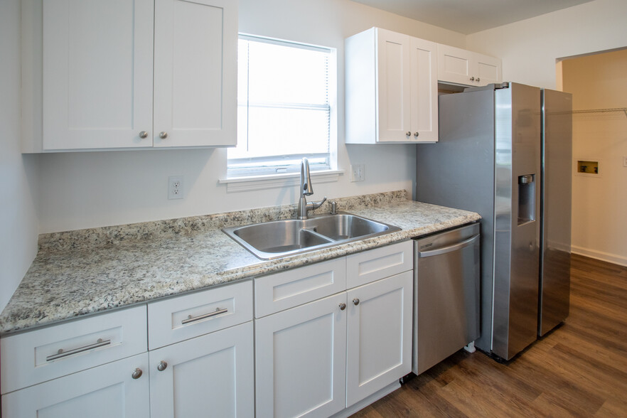kitchen - 1220 E 57th St