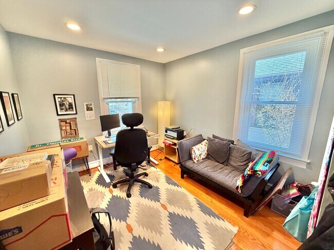 Building Photo - Beautiful Benning 3 Bedroom Renovated Bungalow Home with Yard, Parking, W/D.